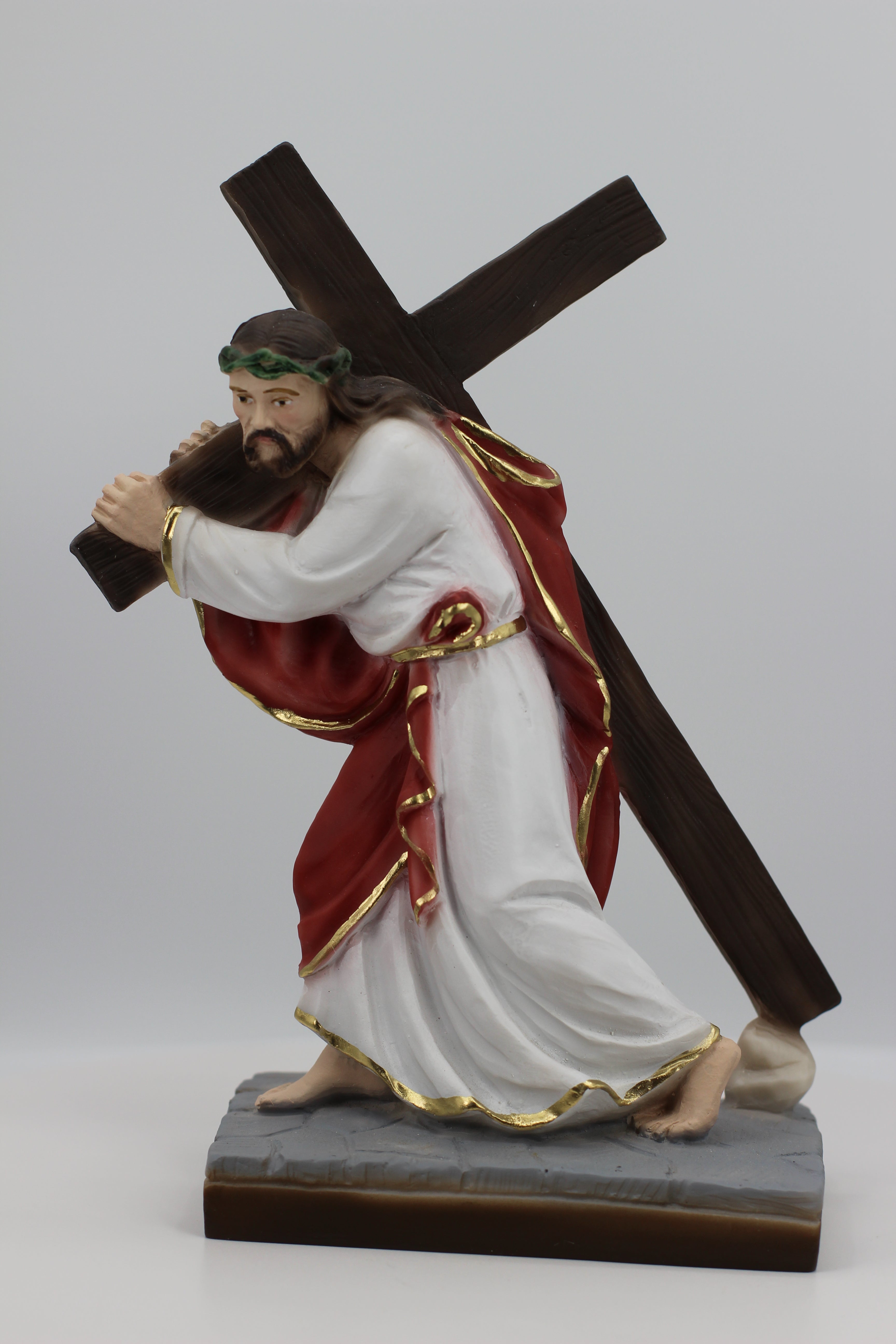 Jesus with the Cross by the Faith Gift Shop / Cristo con la Cruz