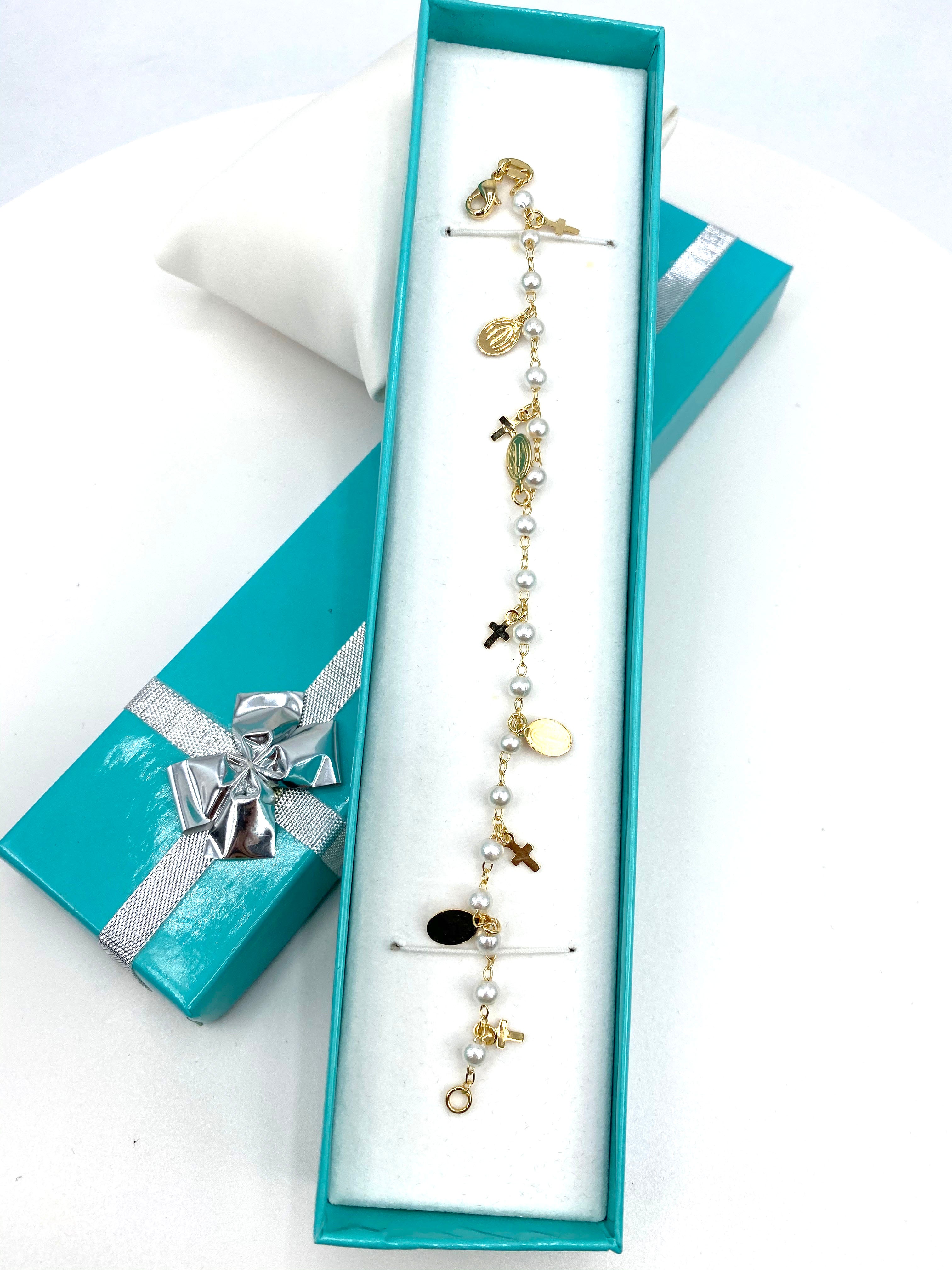 Bracelet with simulated pearls and Our Lady of Grace and crosses charms
