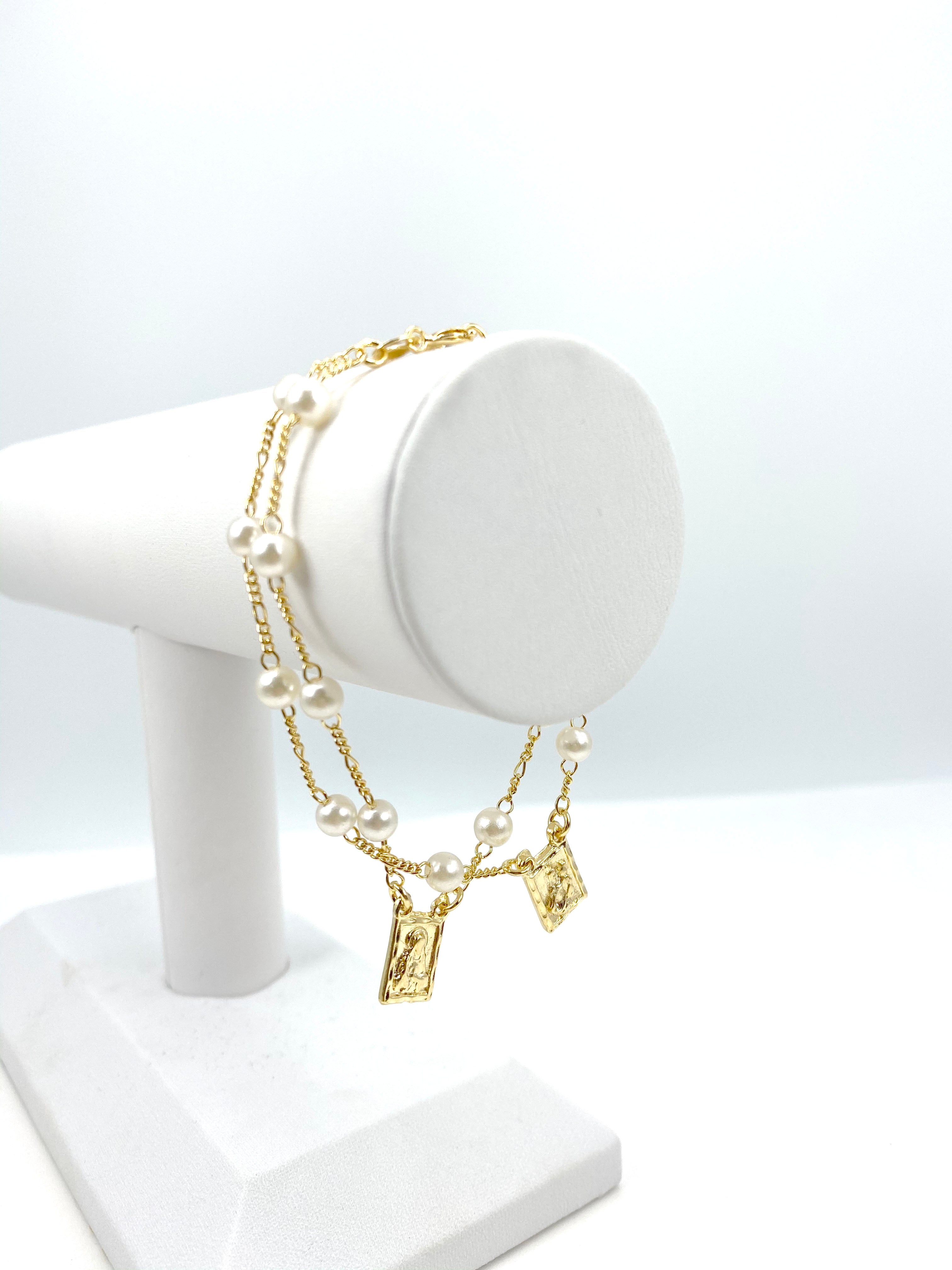 Scapular bracelet with simulated pearls/ Brazalete de imitacion de perlas y escapulario