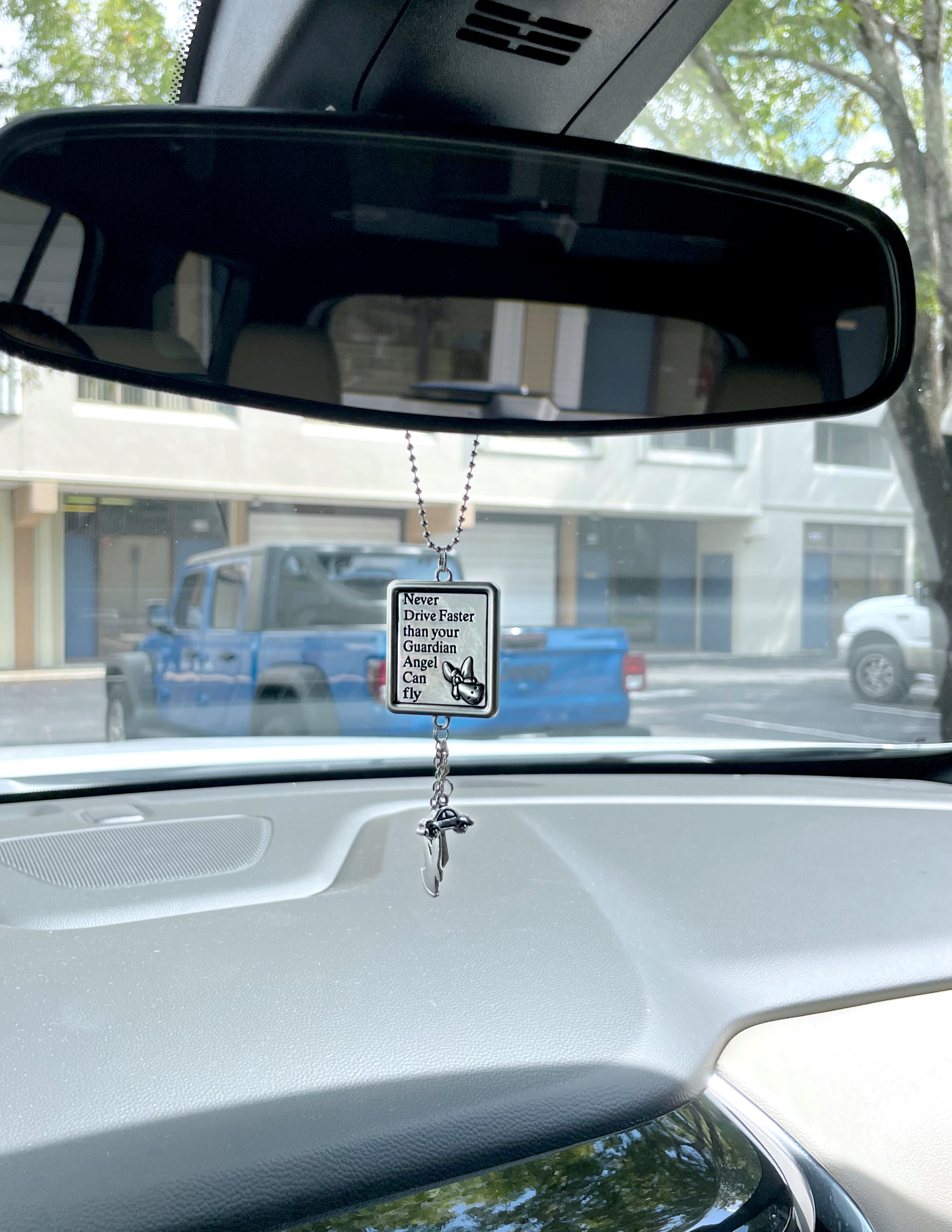 Hanging engraved plaque special accessory to accompany you in your car