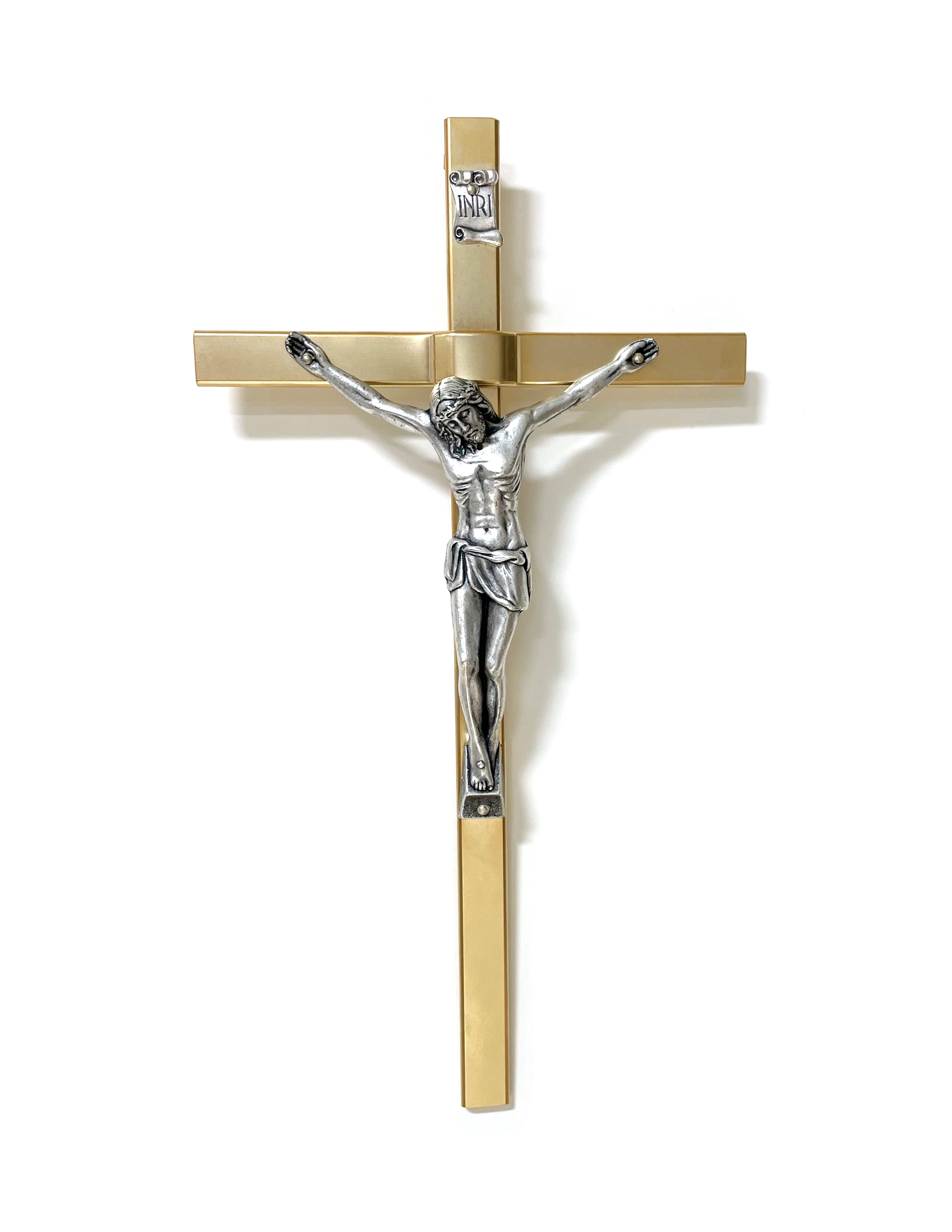 Gold and silver crucifixes made in Italy