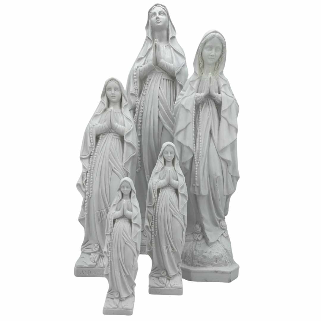 White Statue of Our Lady of Lourdes / Estatua Blanca Nuestra Senora de Lourdes