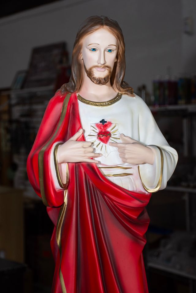 The Faith Gift Shop  Sacred Heart of Jesus statue - Hand Painted in Italy - Our Tuscany Collection - / Sagrado Corazon de Jesus