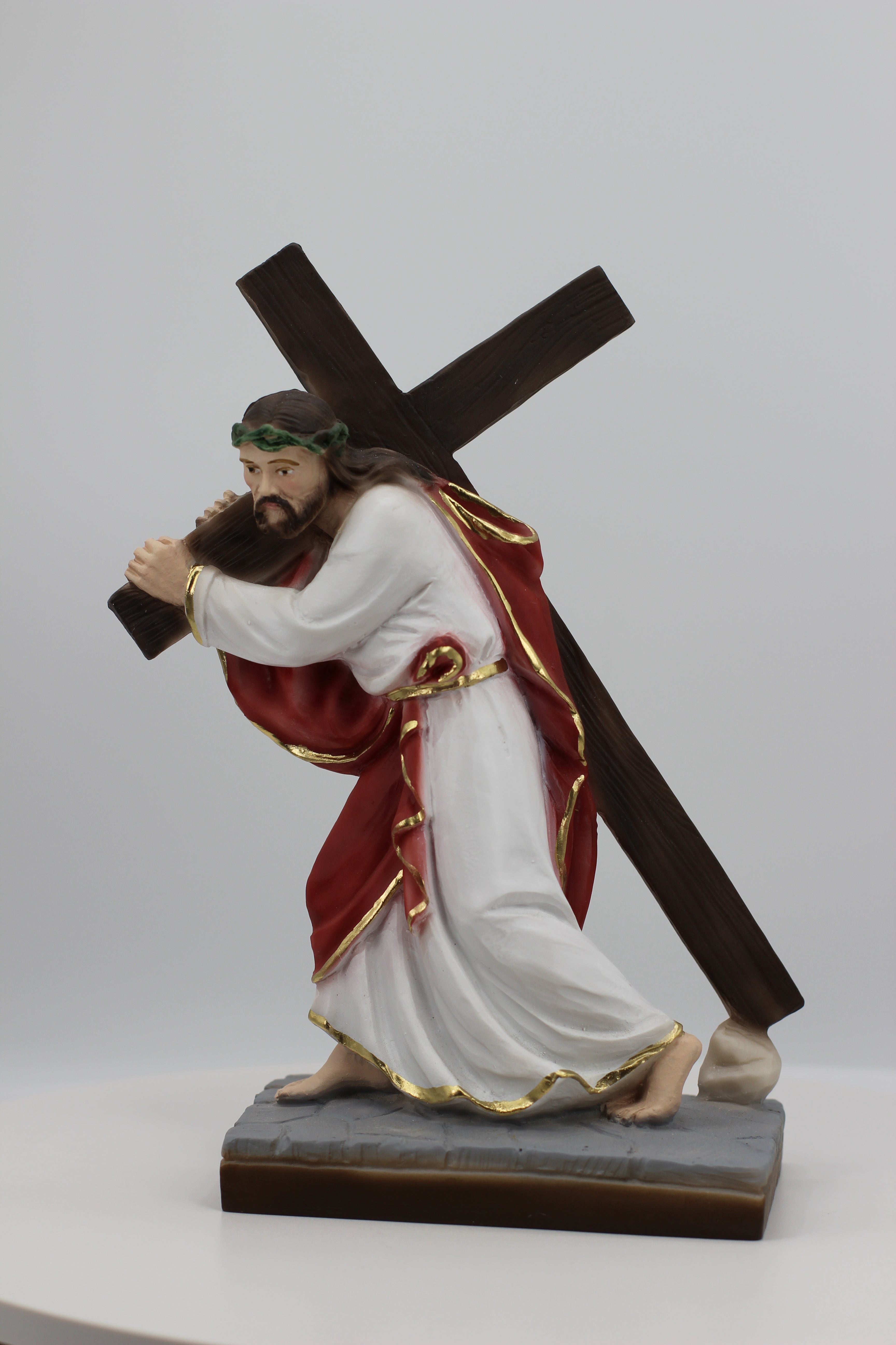 Jesus with the Cross by the Faith Gift Shop / Cristo con la  Cruz