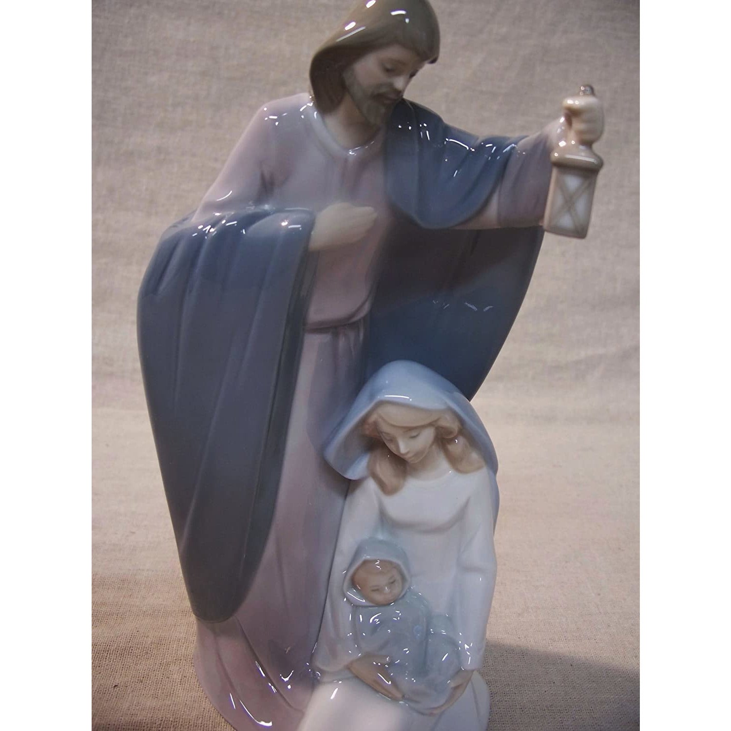 Nao by Lladro Collectible Porcelain Figurine: THE NATIVITY OF JESUS - 9  1/2