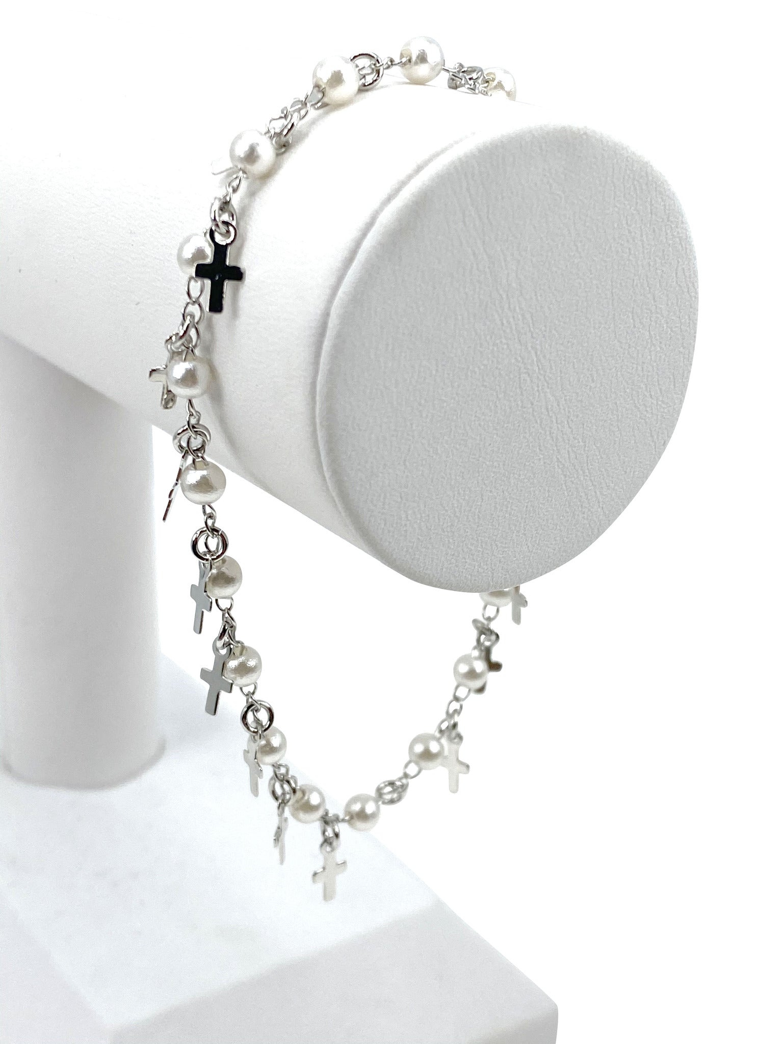 Bracelet  with simulated pearls and  crosses charms