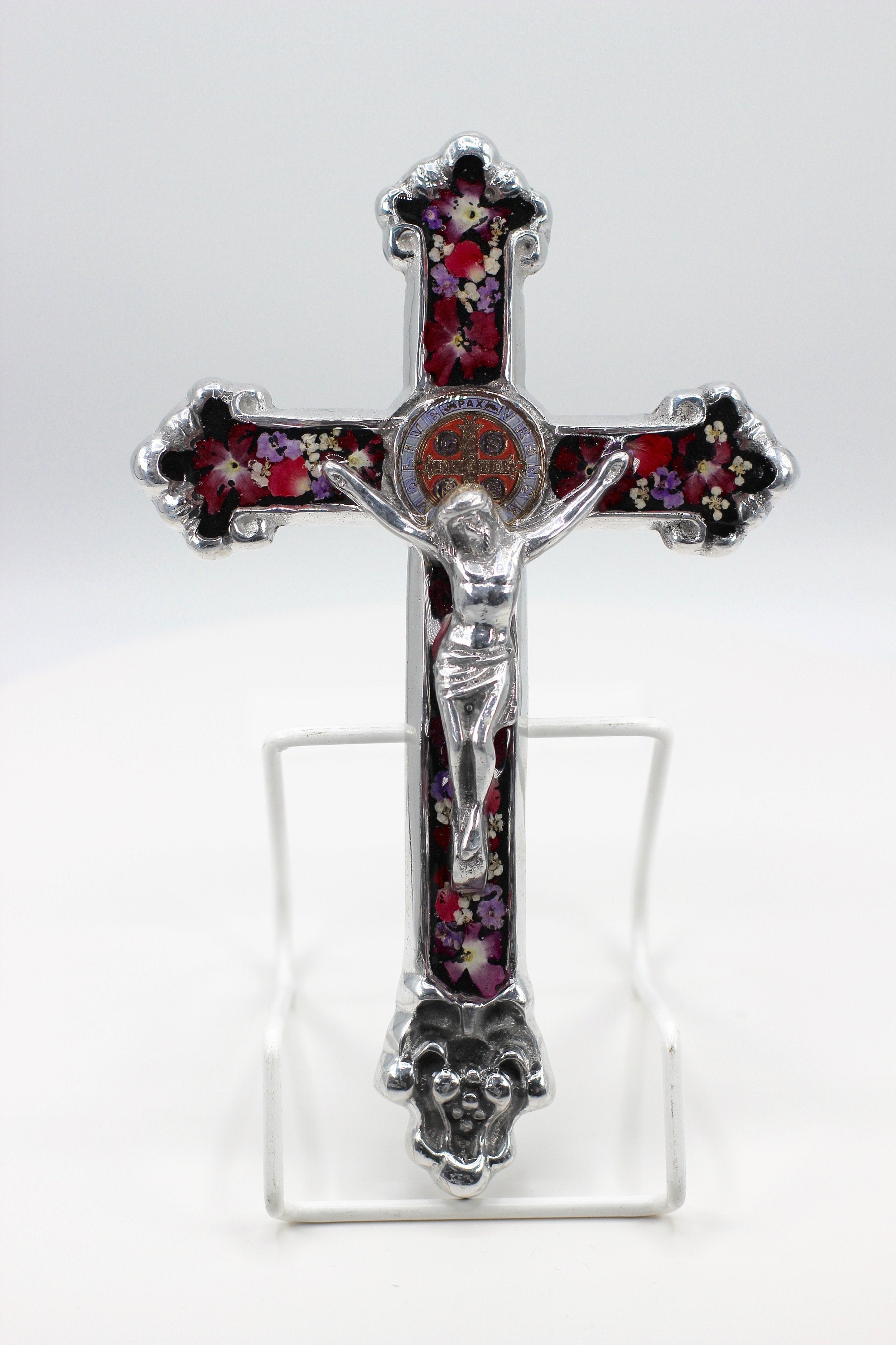 Crucifix with corpus and Saint Benedict medal with flowers/Guadalupe Collection
