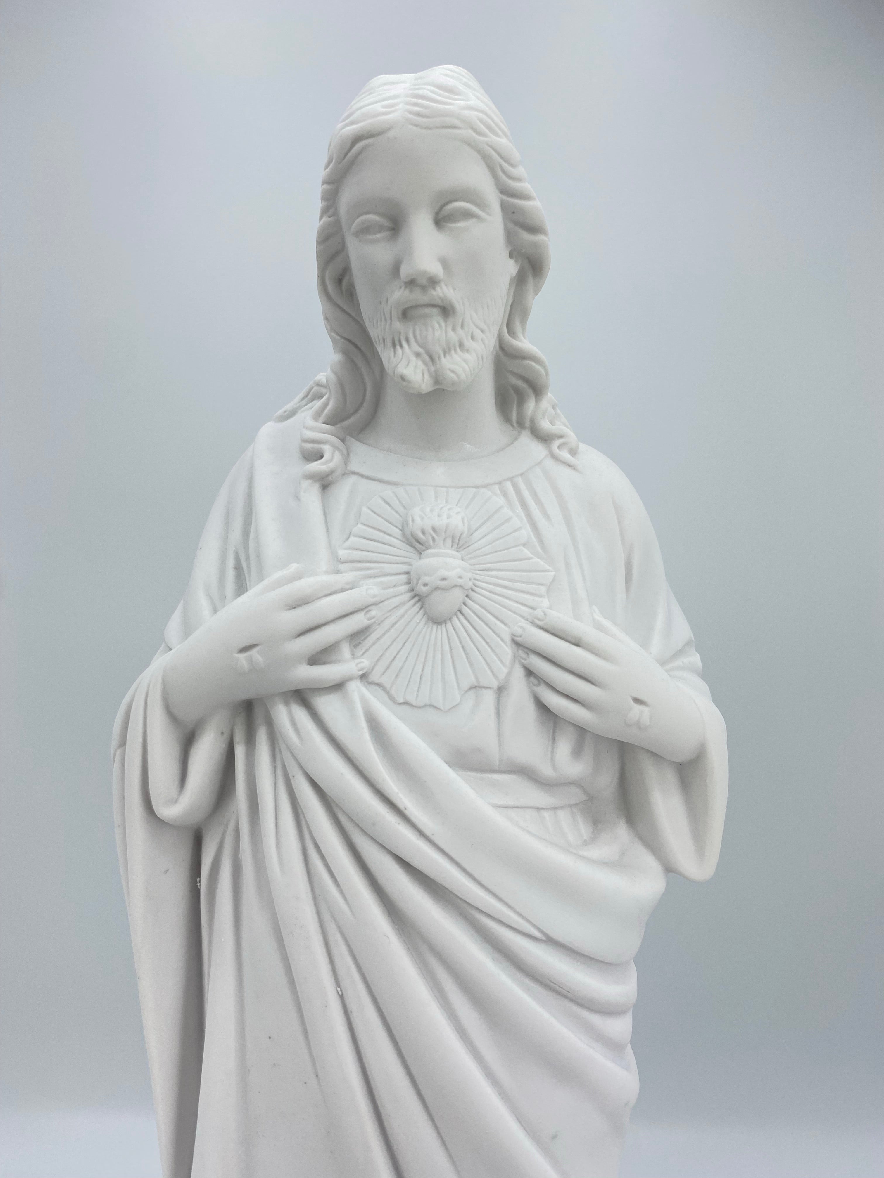 White Statues of The Sacred Heart of Jesus / Imagenes Blancas Sagrado Corazon de Jesus